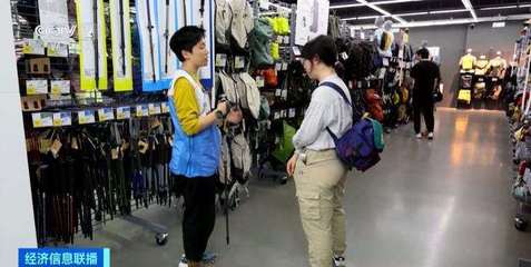 徒步登山熱帶火戶外用品市場，登山杖銷量同比暴漲900%